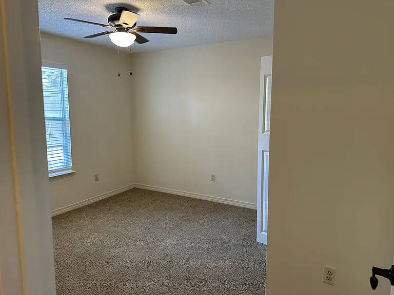 220 Parkwood Cir — Photo 14