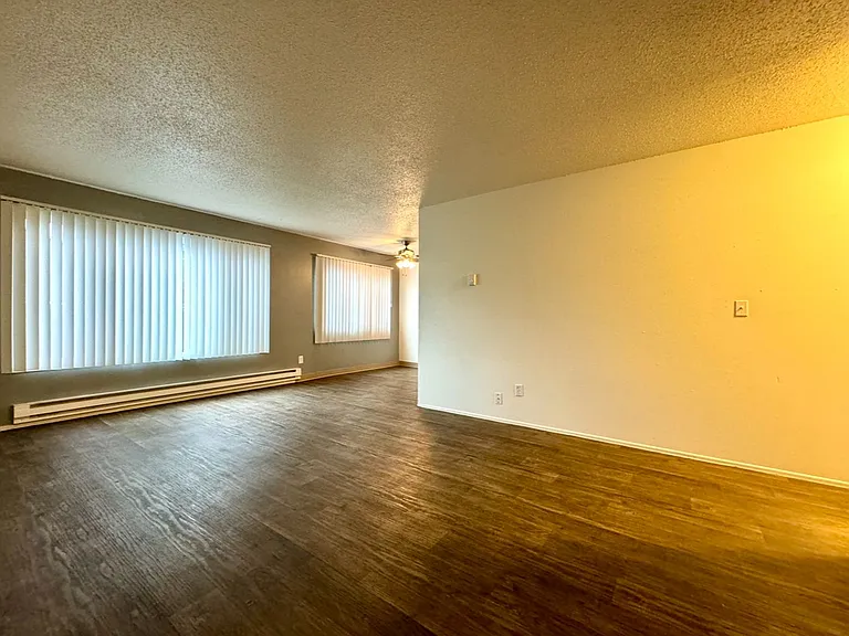 Hudson Court — Photo 33