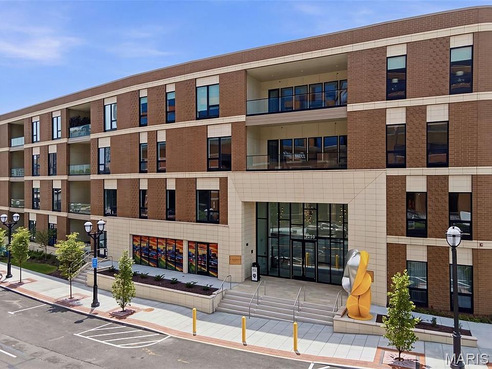1st image of 8250 Forsyth Blvd #302