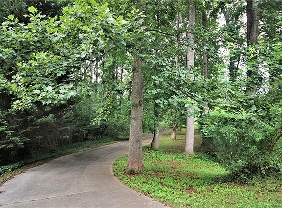 3rd image of 16 Lakeview Dr