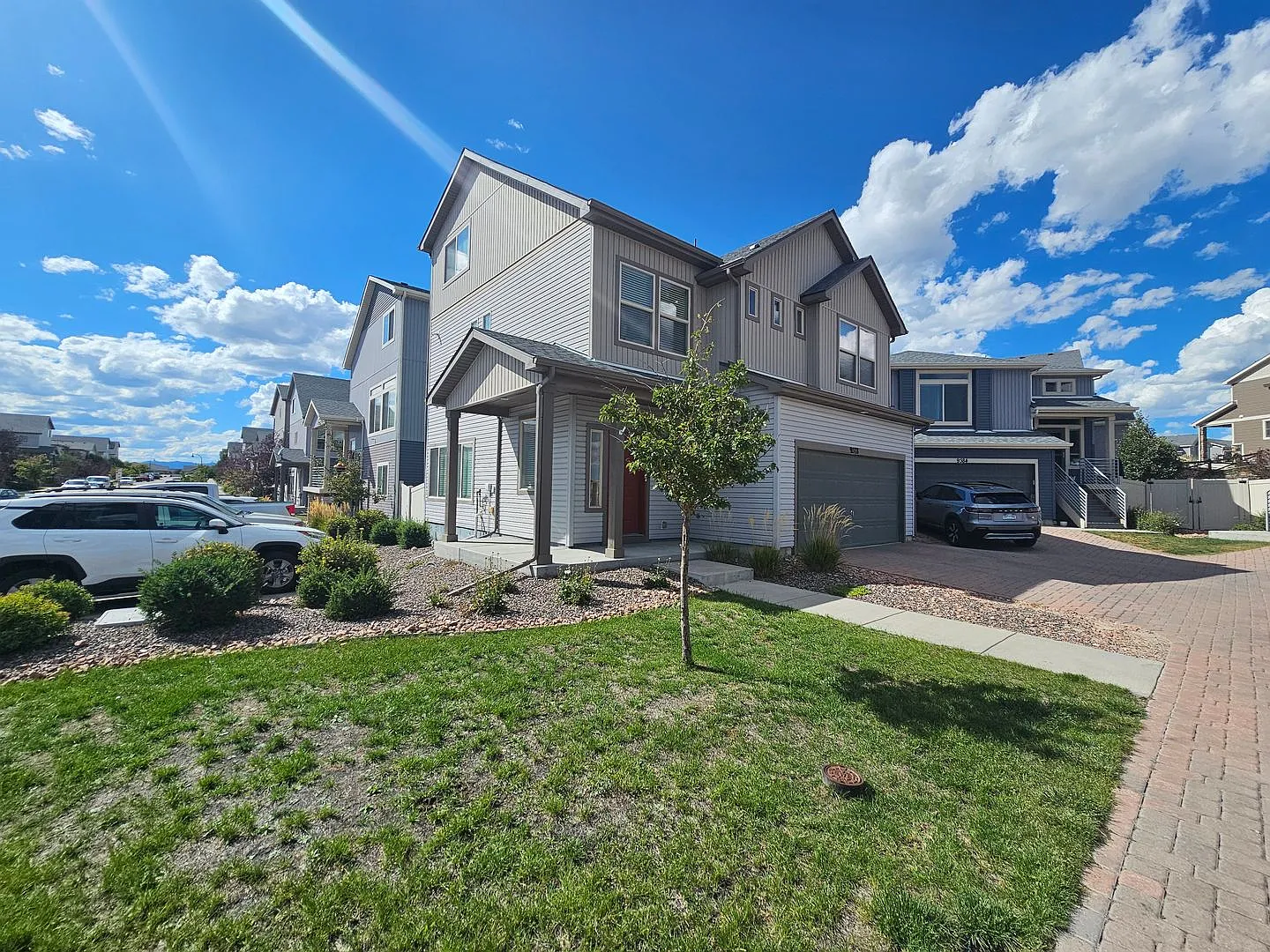Beautiful 3-Bedroom, 3-Bathroom Home in Banning Lewis Ranch — Photo 2