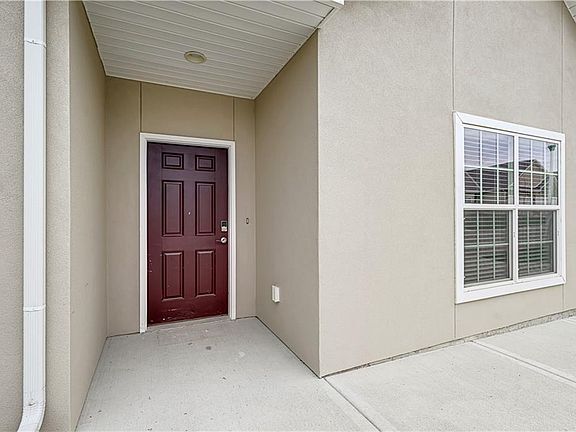 4th image of 1401 Villa Ln