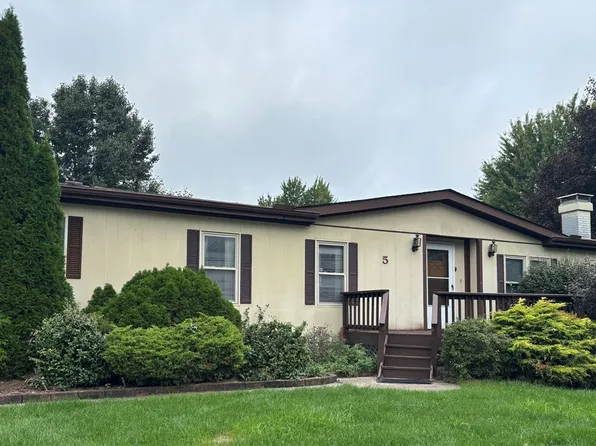 5 Kylie Ct, Olmsted Falls, OH 44138