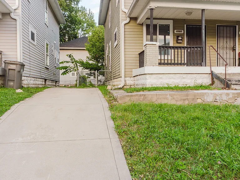 1103 N Keystone Ave — Photo 3