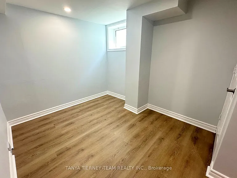 373 Carnwith Dr E — Photo 7