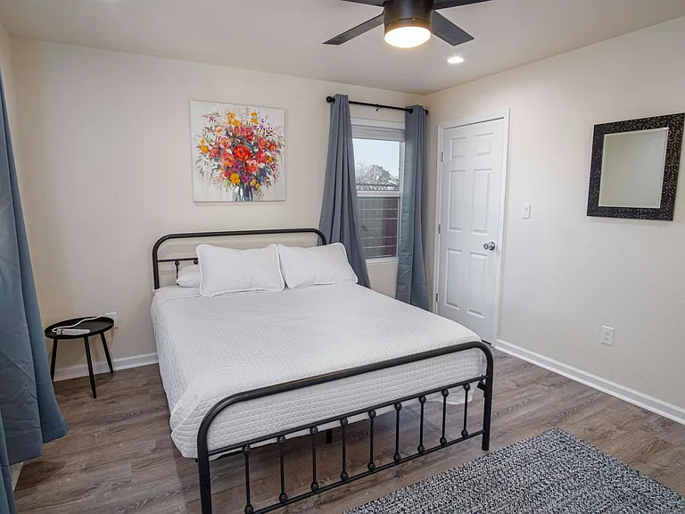 241 Delmar St #2 — Photo 13