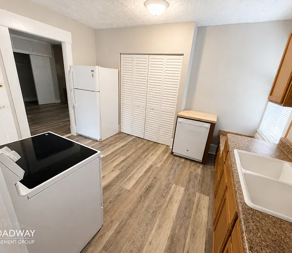 1 bed, 900 sqft, $1,200 — Photo 4