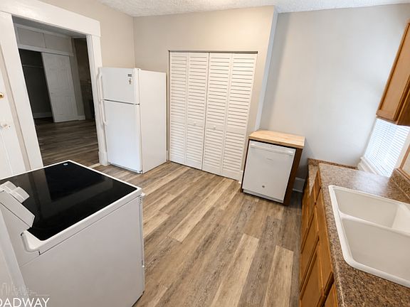 4th image of 1661 Story Ave #B