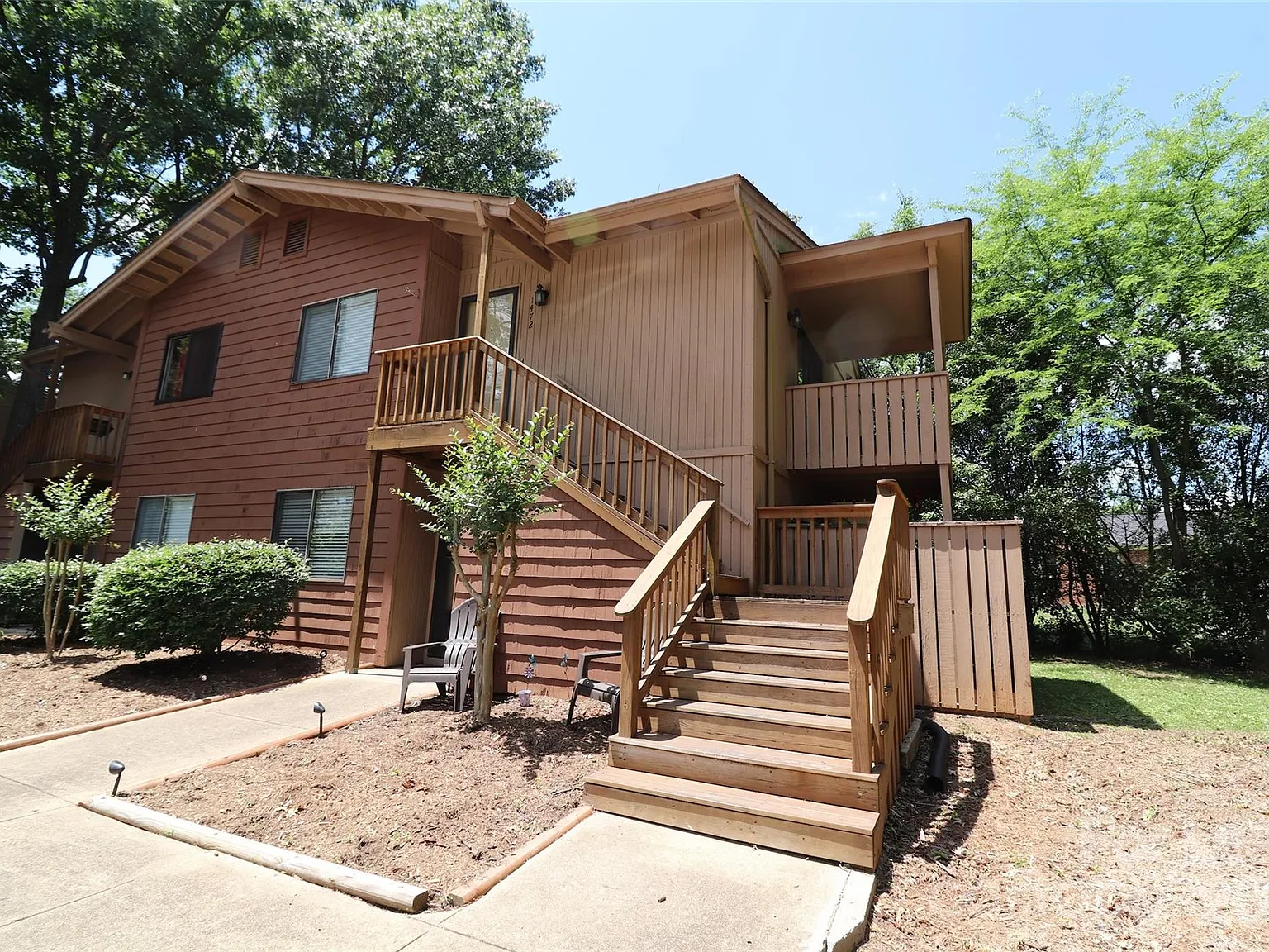 2 bed, 1.0 bath, 781 sqft, $1,400 — Photo 1