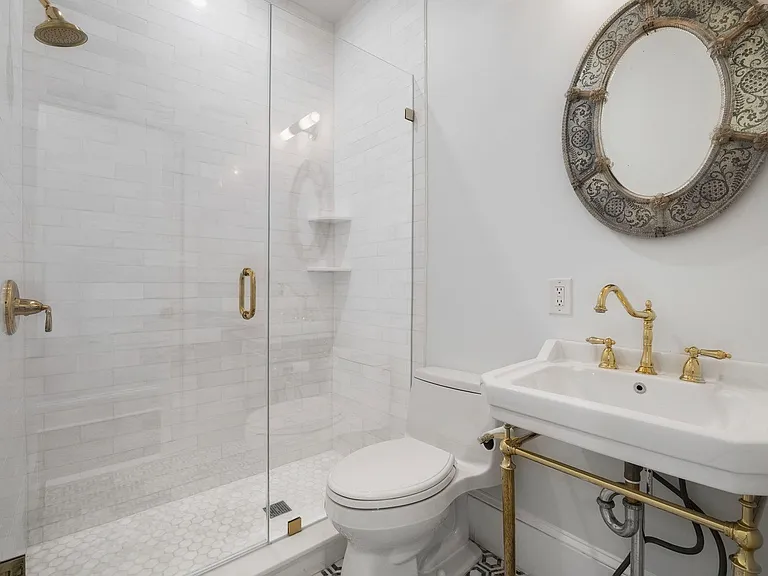 129A Bainbridge St — Photo 36