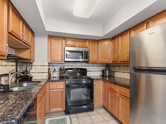 5th image of 617 Bridgeport Pl Unit 31A
