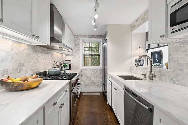 Sold by Compass | media 19