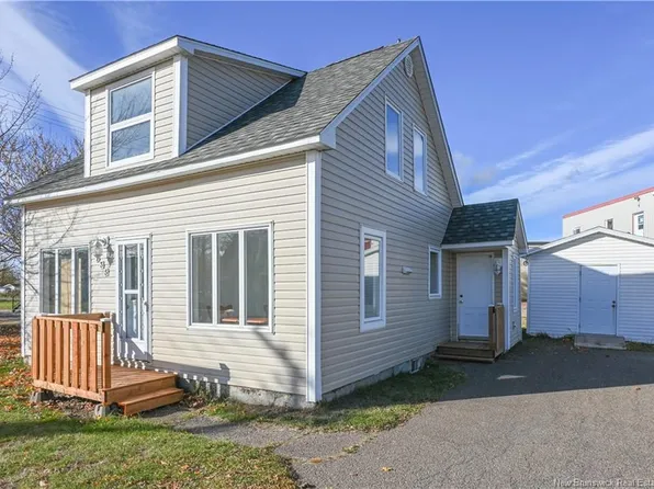 135 Degrace, Shippagan, NB E8S 1H3