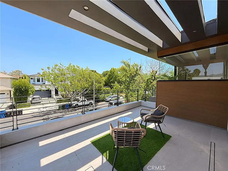 415 N Martel Ave — Photo 35