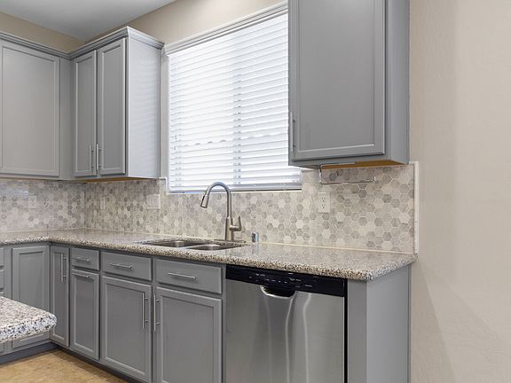 5th image of 10731 Niobrara Ave