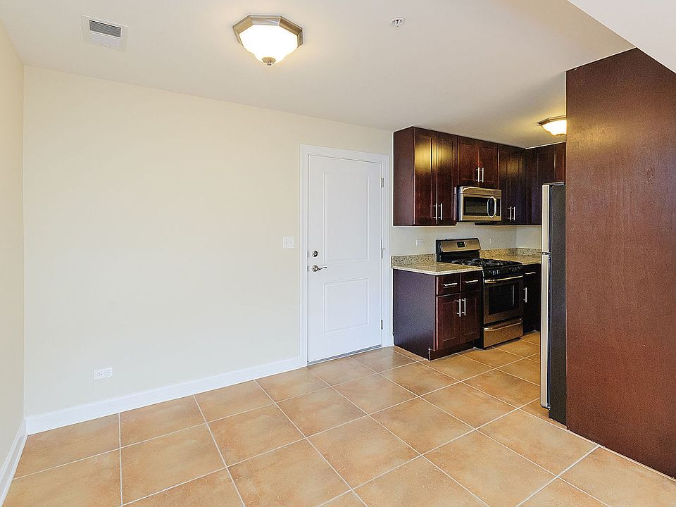 2nd image of 2818 Ridgeland Ave APT 305