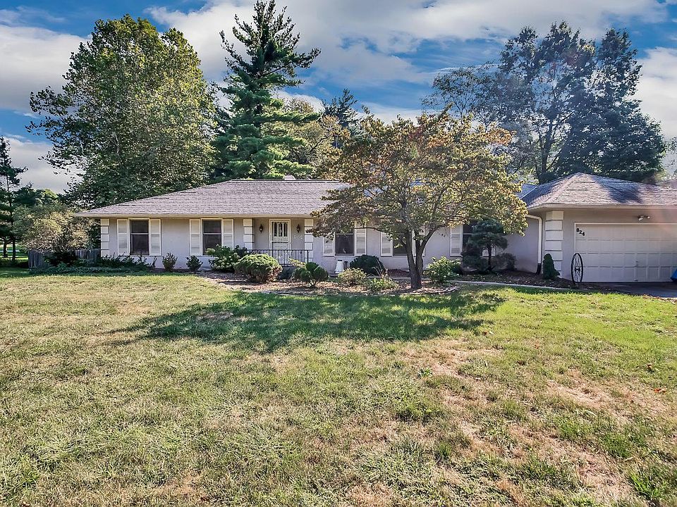1st image of 824 Nob Hill Dr W
