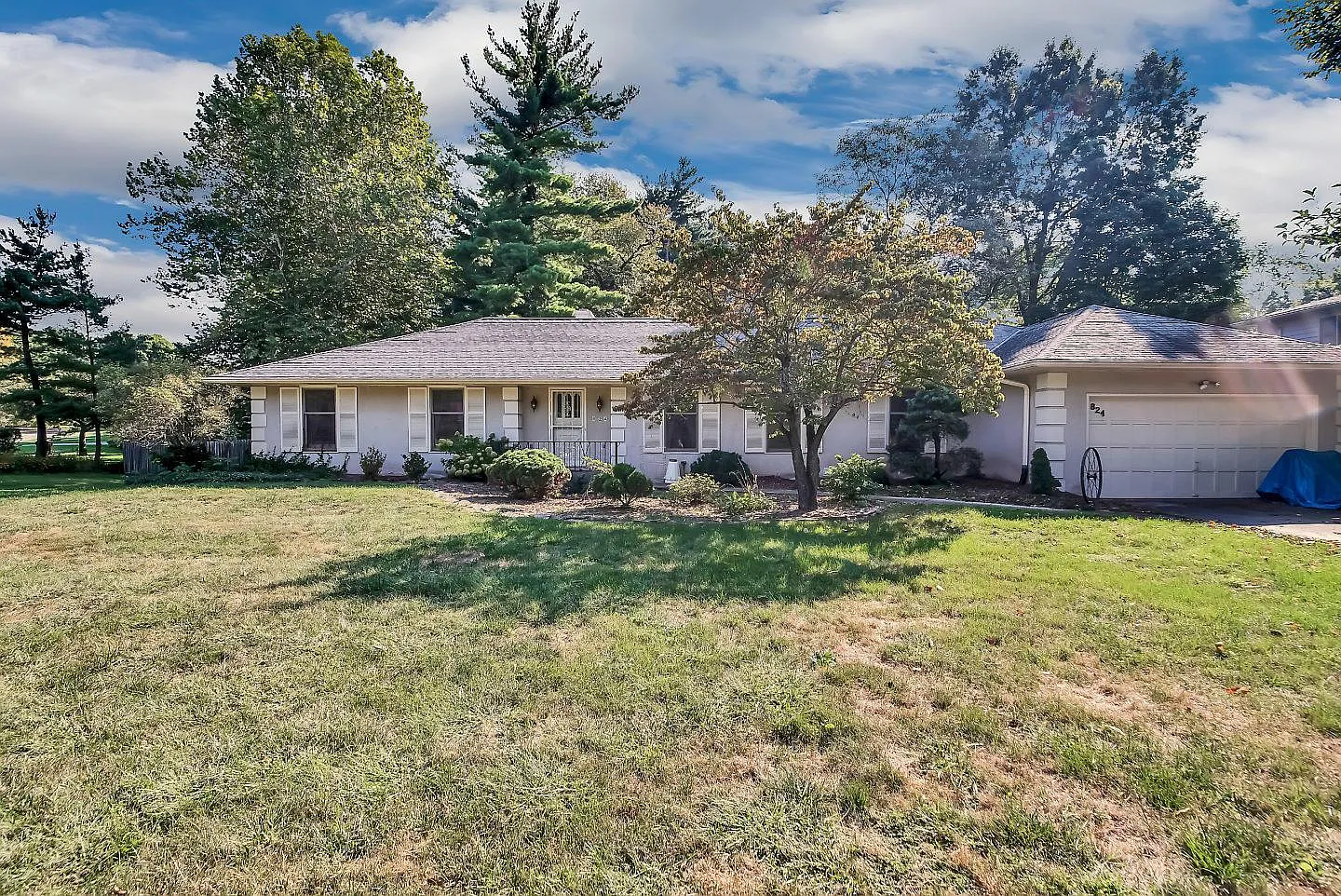 824 Nob Hill Dr W photo 1