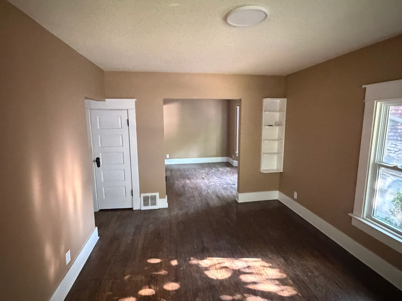 4 bed, 1000 sqft, $2,100 — Photo 3