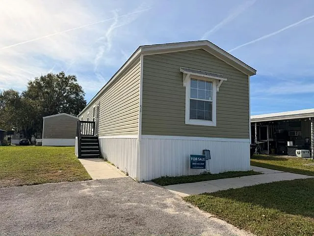 3 bed, 2.0 bath, 1056 sqft, $1,795 — Photo 1