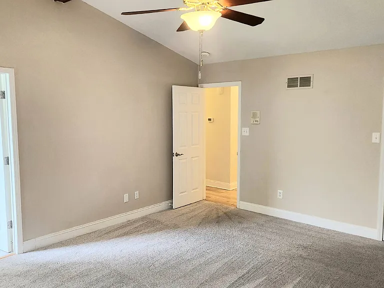 1146 Carrington Dr — Photo 13