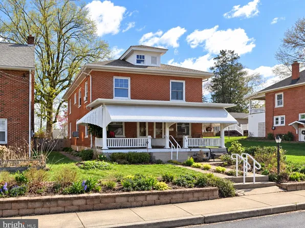 28 E Pine St, Ephrata, PA 17522