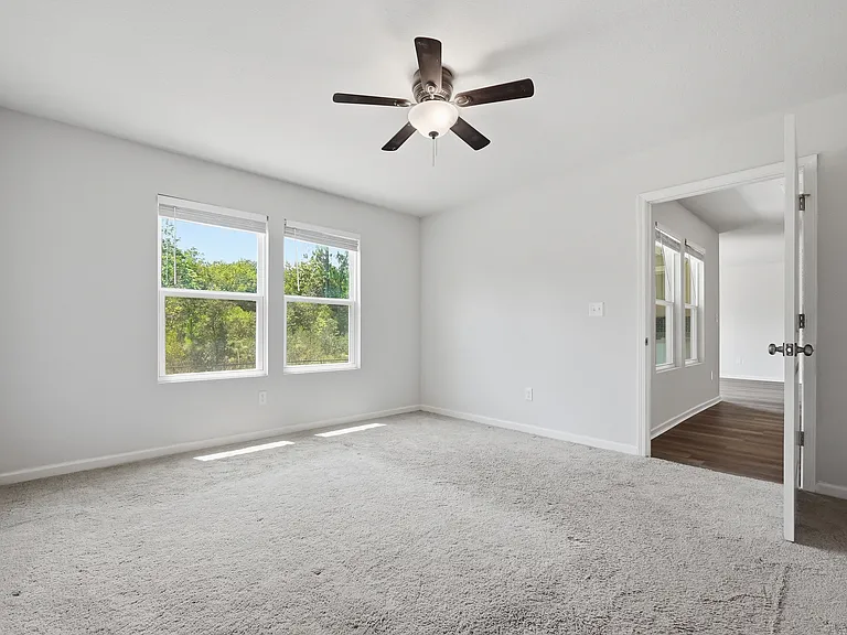136 Pfitzer Ct — Photo 34