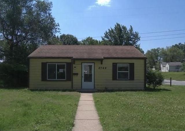 1st image of 2749 S 49th St