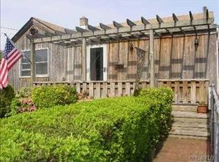 480 S 4th St, Lindenhurst, NY 11757