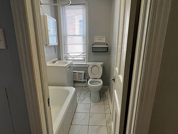 2nd image of 4812 Oxford Ave Floor 2