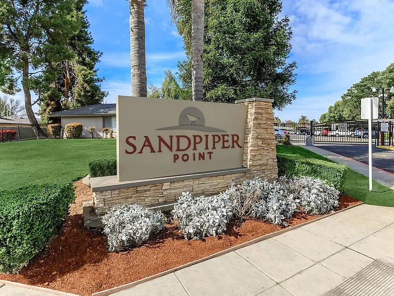 Sandpiper Point Apartments — Photo 7