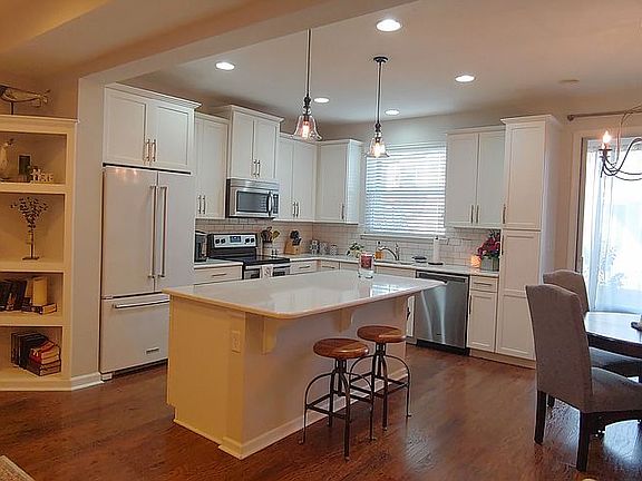 4th image of 182 Richmond Dr