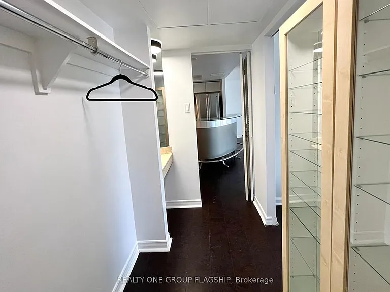 65 Harbour Sq S #2007 — Photo 9