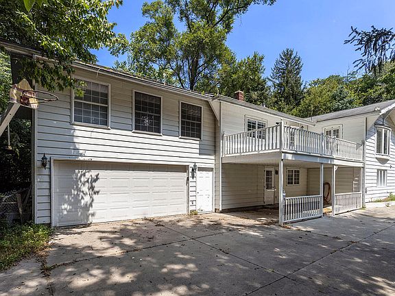 3rd image of 23 Hillcrest Ct