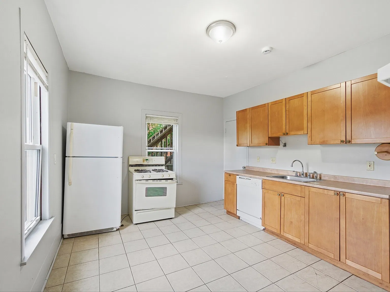 2 bed, 1.0 bath, 900 sqft, $2,200 — Photo 1