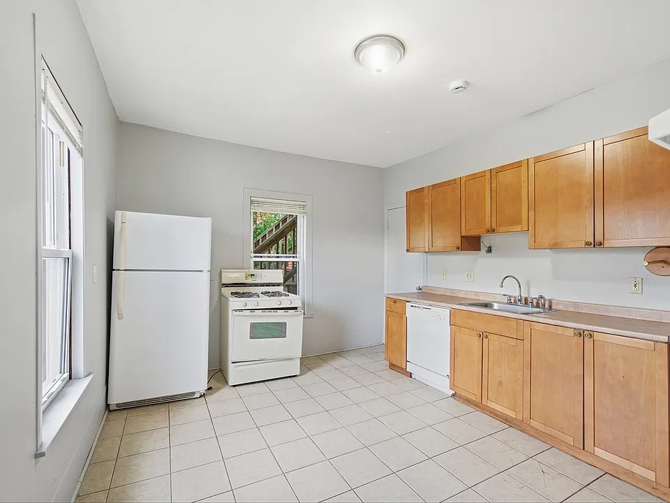 24 Park Ave #2