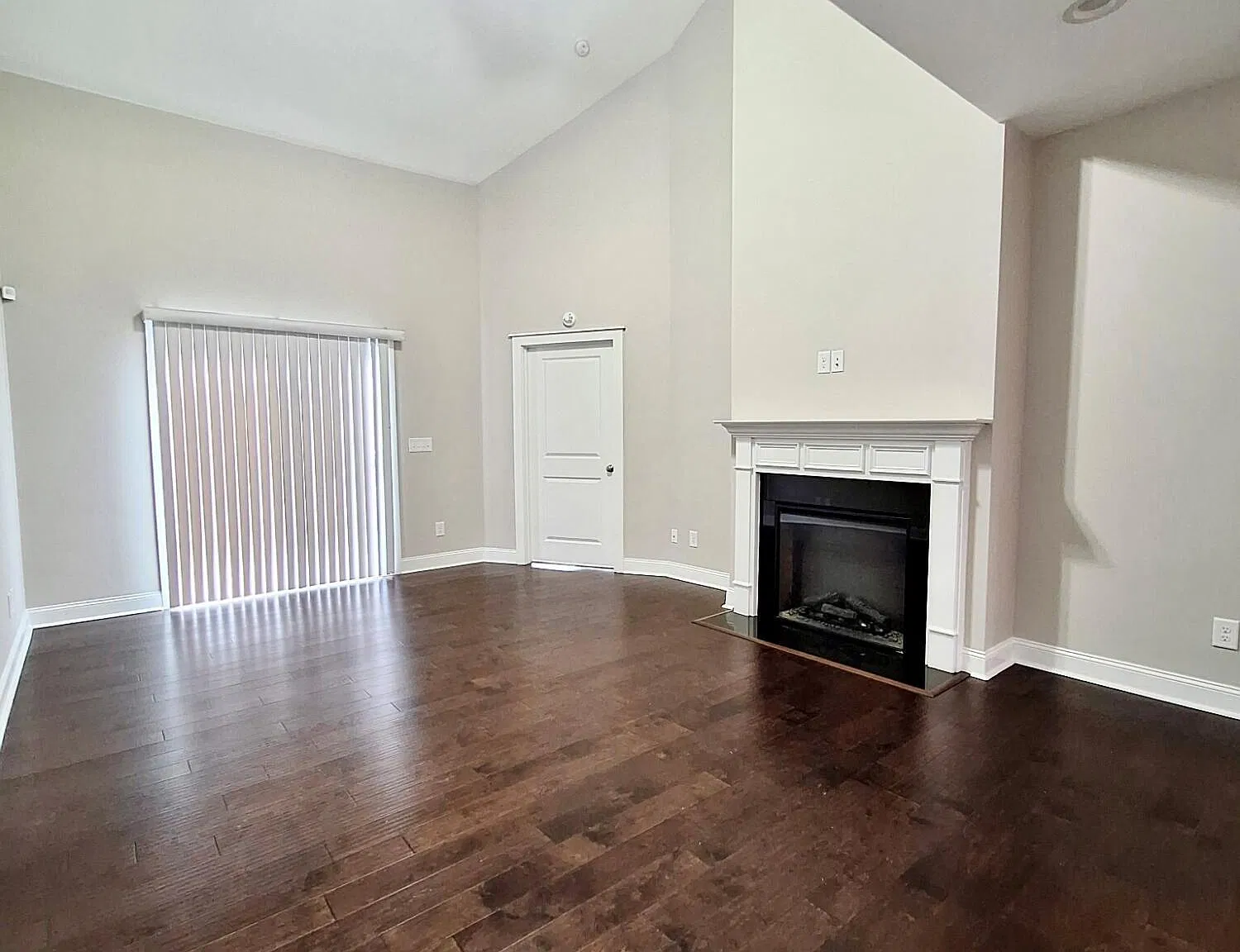 3 bed, 2.5 bath, $1,900 — Photo 2