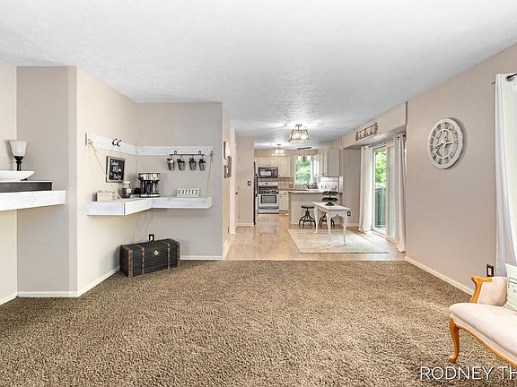 5th image of 11576 Spruceview Dr