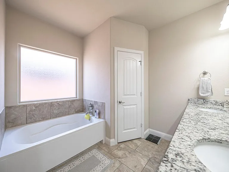 1511 San Francisco Ave — Photo 10
