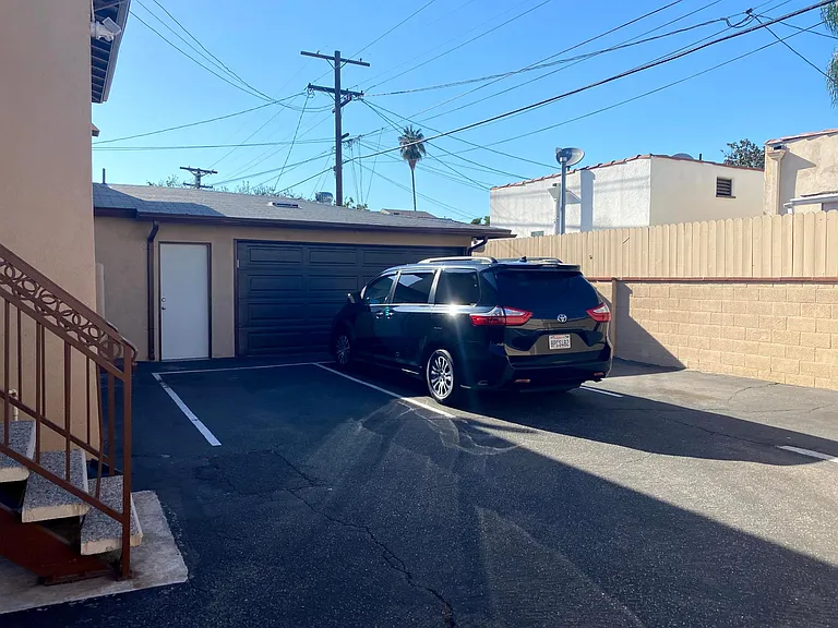 1353 Orange Grove Ave — Photo 10