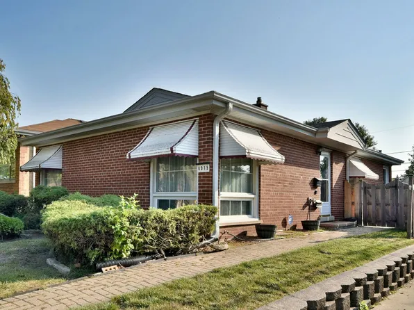 8015 N Ozark Ave, Niles, IL 60714