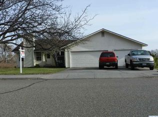 1018 W 14th Ave, Kennewick, WA 99337