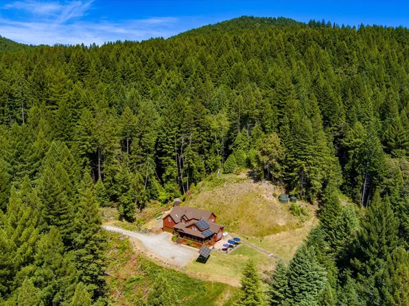 702 Burnt Stump Ln, McKinleyville, CA 95519