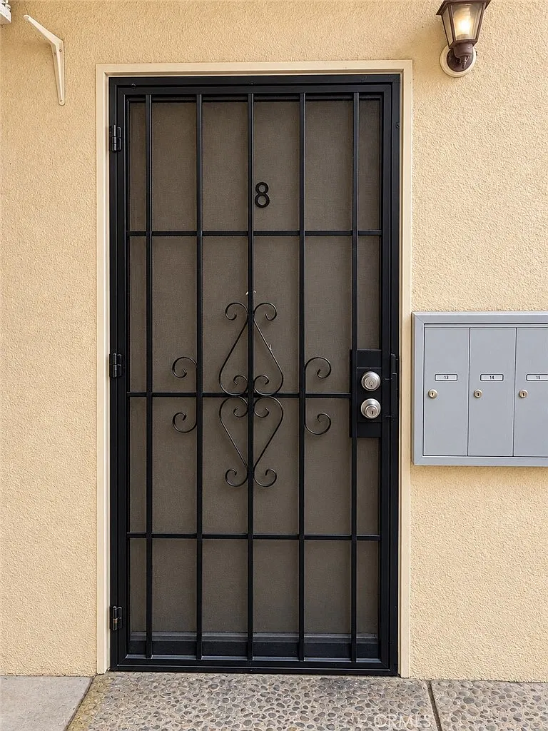 2 bed, 750 sqft, $2,050 — Photo 1
