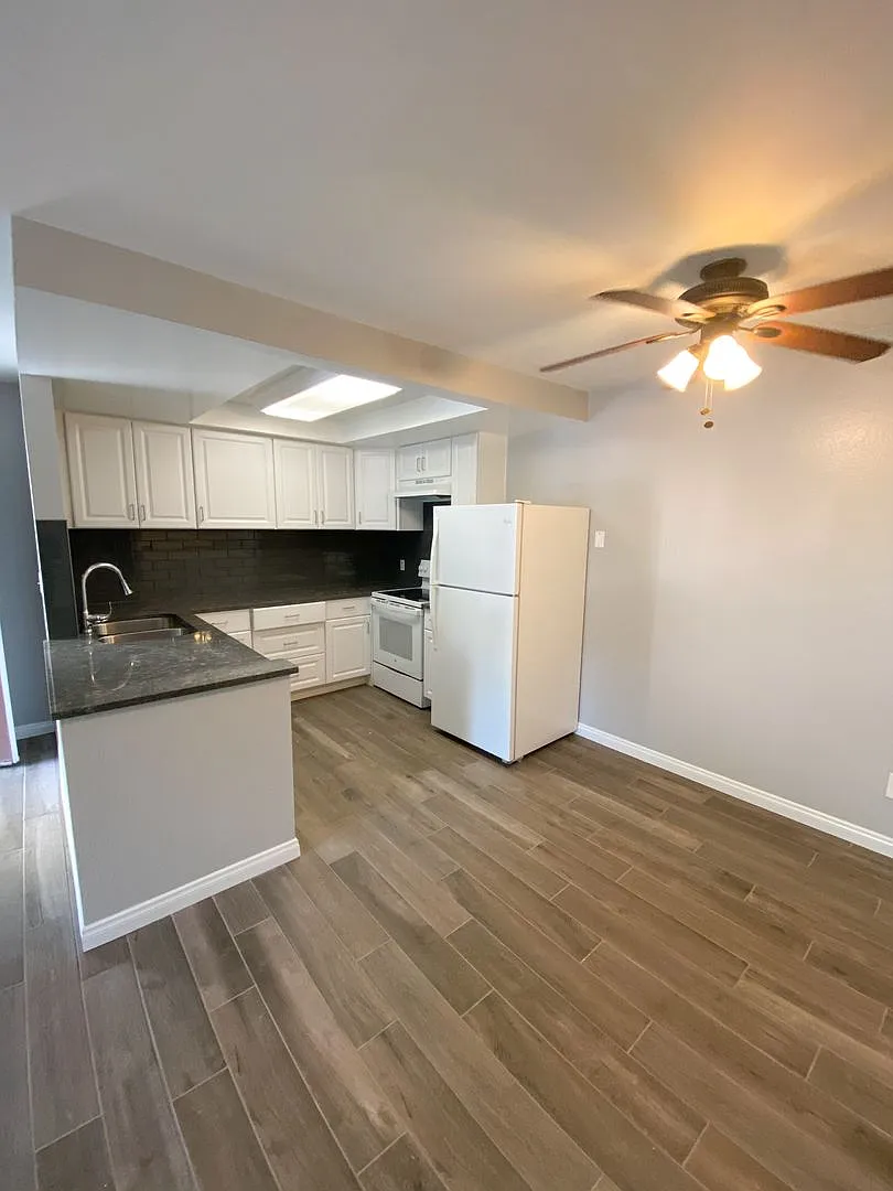 Remodeled 2bd/1ba Condo W/ Patio! — Photo 1