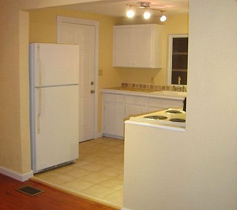 3rd image of 132 Taylor Ave