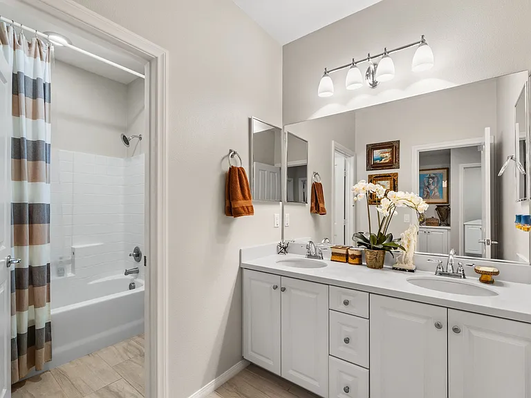 2073 White Alder Ln — Photo 3