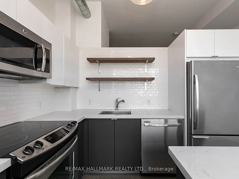 549 King St E #306 — Photo 14