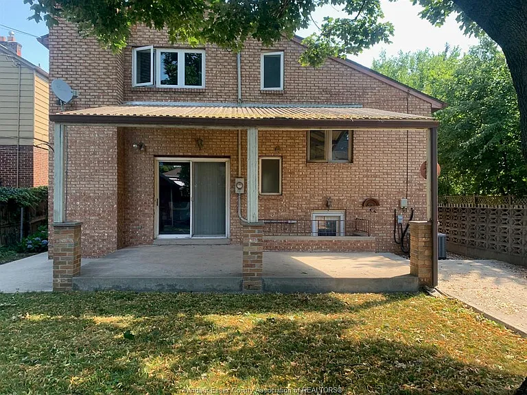 2383 Parkwood Ave — Photo 19