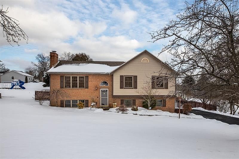 1st image of 138 Lake Dr